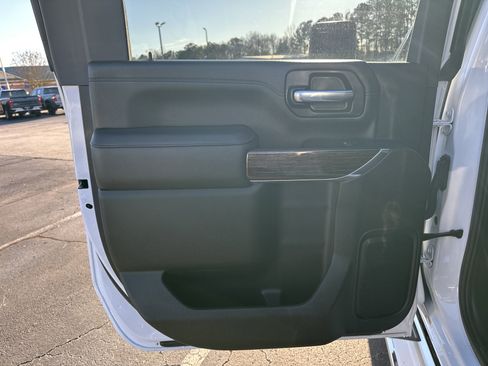 Used 2022 GMC Sierra 2500 SLE w/ SLE Value Package; image 22