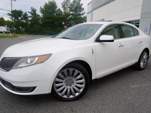 Used 2013 Lincoln MKS FWD image 3