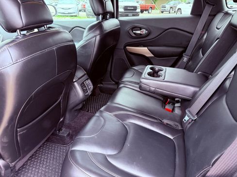 Used 2017 Jeep Cherokee Latitude w/ True North Edition image 12