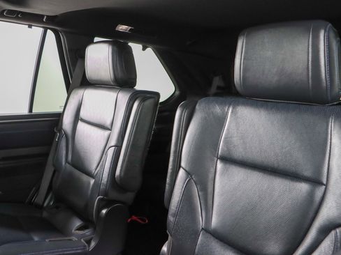 Used 2024 Toyota Sequoia Platinum AWD/4WD image 27
