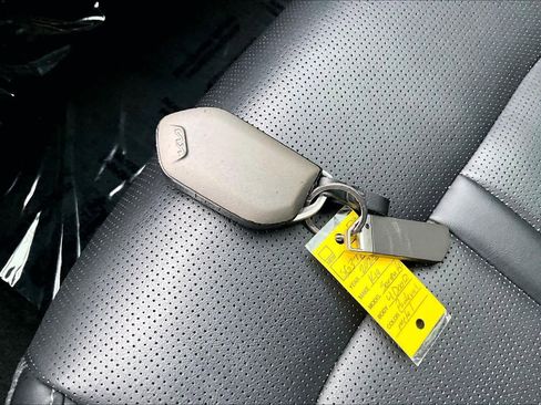 Used 2025 Kia Sorento S FWD image 14