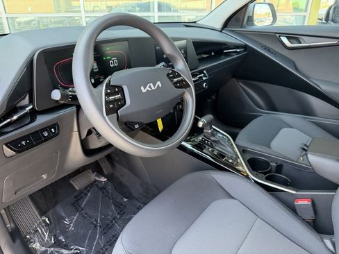 Used 2025 Kia Niro LX FWD image 29