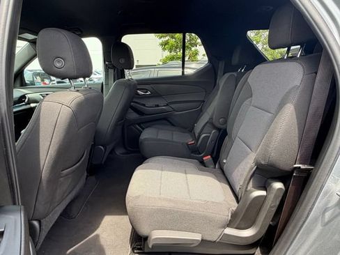Used 2023 Chevrolet Traverse LT FWD image 4