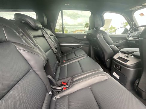 New 2025 Lincoln Navigator Reserve w/ Jet Appearance Package image 17
