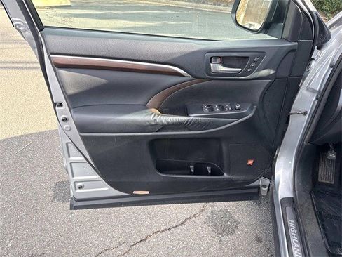 Used 2014 Toyota Highlander Limited image 13