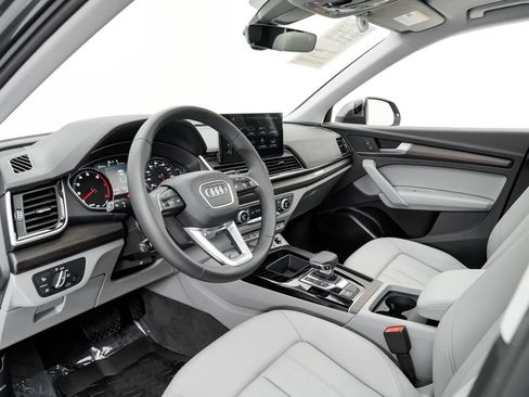 Used 2023 Audi Q5 2.0T Premium w/ Convenience Package AWD/4WD image 5