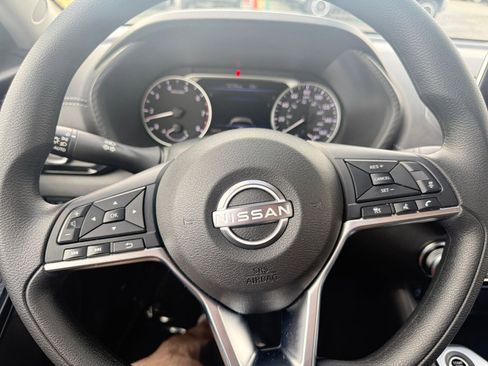 Used 2025 Nissan Sentra SV image 28