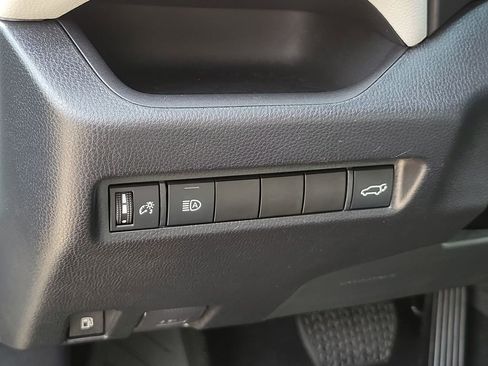 Used 2022 Toyota RAV4 XLE w/ Convenience Package image 17