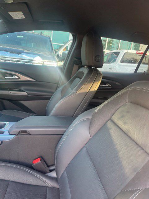 Used 2024 Chevrolet Equinox EV LT FWD image 9
