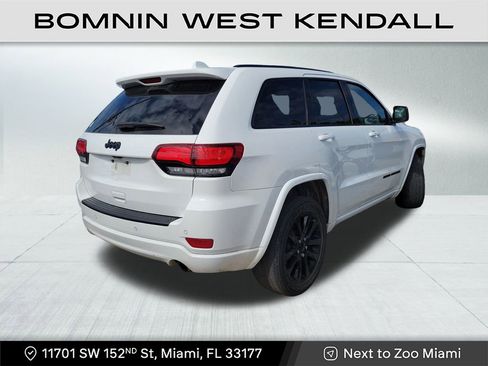 Used 2021 Jeep Grand Cherokee Laredo X image 4