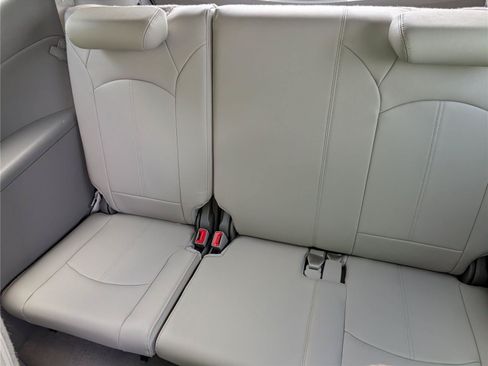 Used 2014 Chevrolet Traverse LT w/ LPO, 'HIT The Road' Package FWD image 33