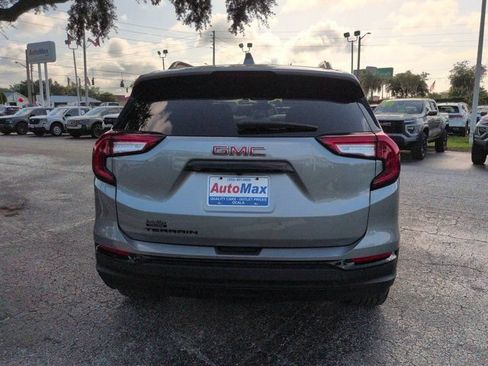 Used 2024 GMC Terrain SLE w/ Driver Convenience Package FWD image 5