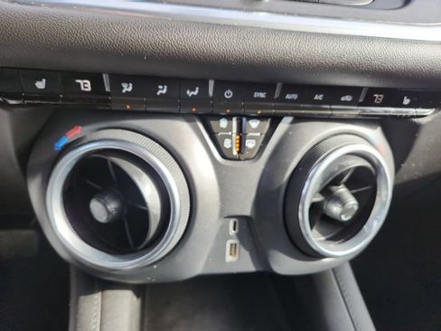 Used 2020 Chevrolet Blazer LT image 17