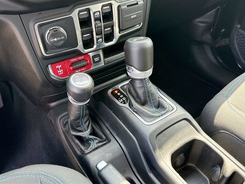 Used 2022 Jeep Wrangler Unlimited Rubicon 4xe w/ Cold Weather Group AWD/4WD image 18