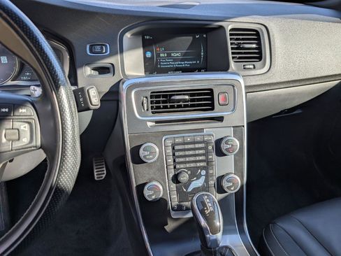 Used 2015 Volvo V60 T6 R-Design Platinum image 14