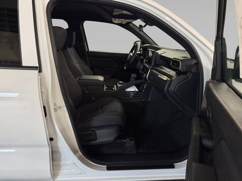 Used 2025 Toyota Tacoma SR w/ SR Upgrade Package AWD/4WD image 15