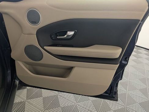 Used 2016 Land Rover Range Rover Evoque SE image 30