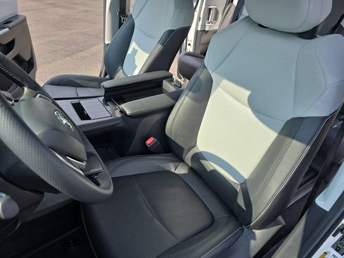 Certified 2025 Toyota Sienna XSE AWD/4WD image 19