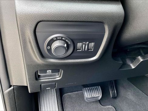 Used 2024 Jeep Grand Cherokee Laredo AWD/4WD image 35