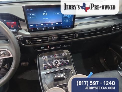 Used 2022 Lincoln Nautilus FWD w/ Premium Package image 9