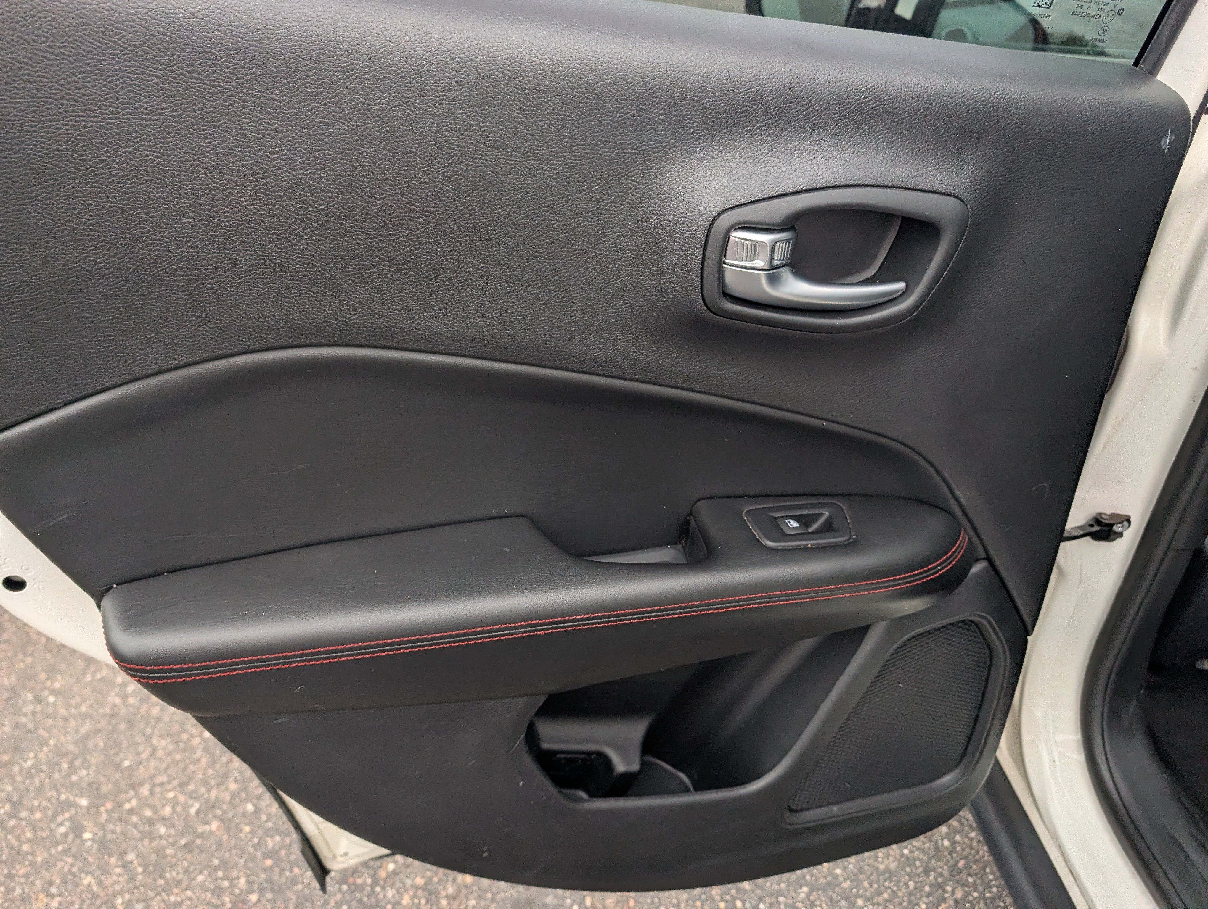 Used 2019 Jeep Compass Trailhawk w/ Cold Weather Group AWD/4WD image 13