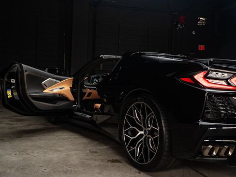 Used 2023 Chevrolet Corvette Stingray Premium Cpe w/ Engine Appearance Package RWD image 28