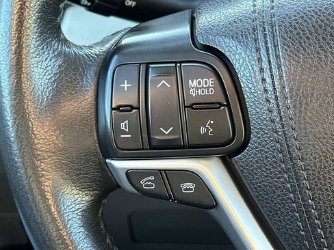 Used 2015 Toyota Sienna Limited image 16