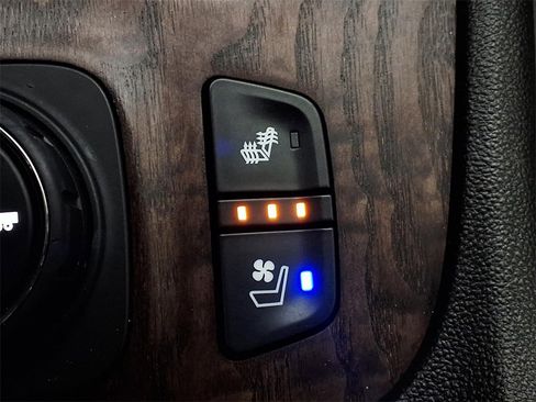 Used 2022 GMC Acadia Denali w/ Denali Ultimate Package image 15