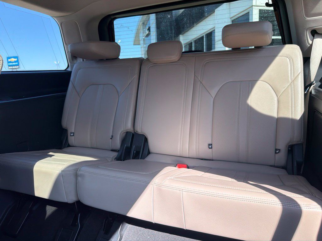 Used 2024 Ford Expedition Limited AWD/4WD image 15