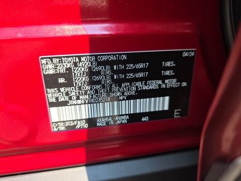 Used 2024 Toyota RAV4 XLE AWD/4WD image 25