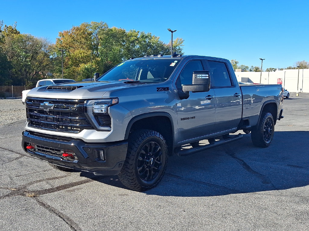 Used 2025 Chevrolet Silverado 3500 LT w/ Trail Boss Package AWD/4WD image 3