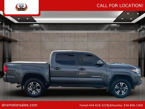 Used 2017 Toyota Tacoma TRD Sport image 6