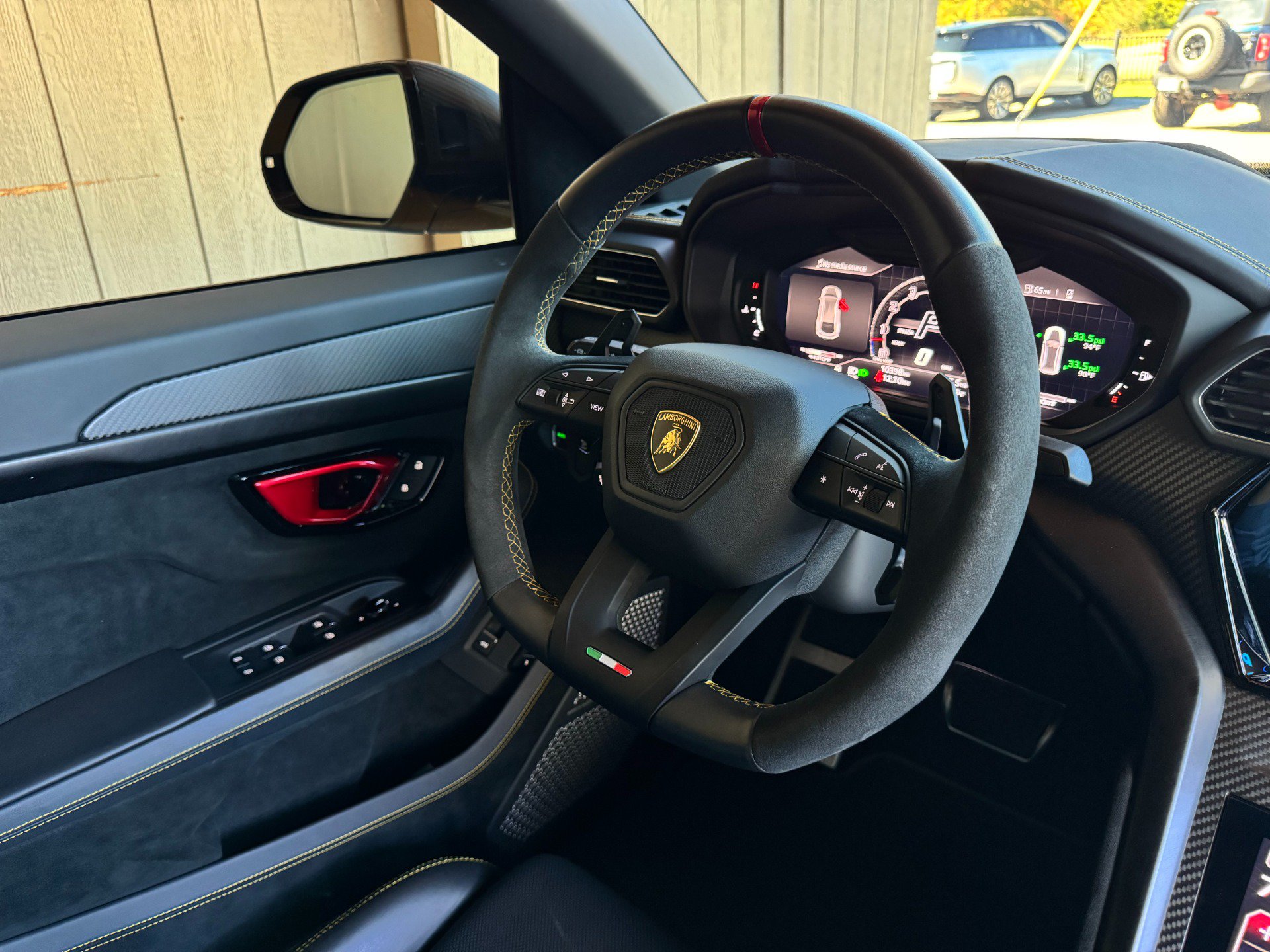 Used 2024 Lamborghini Urus Performante AWD/4WD image 36