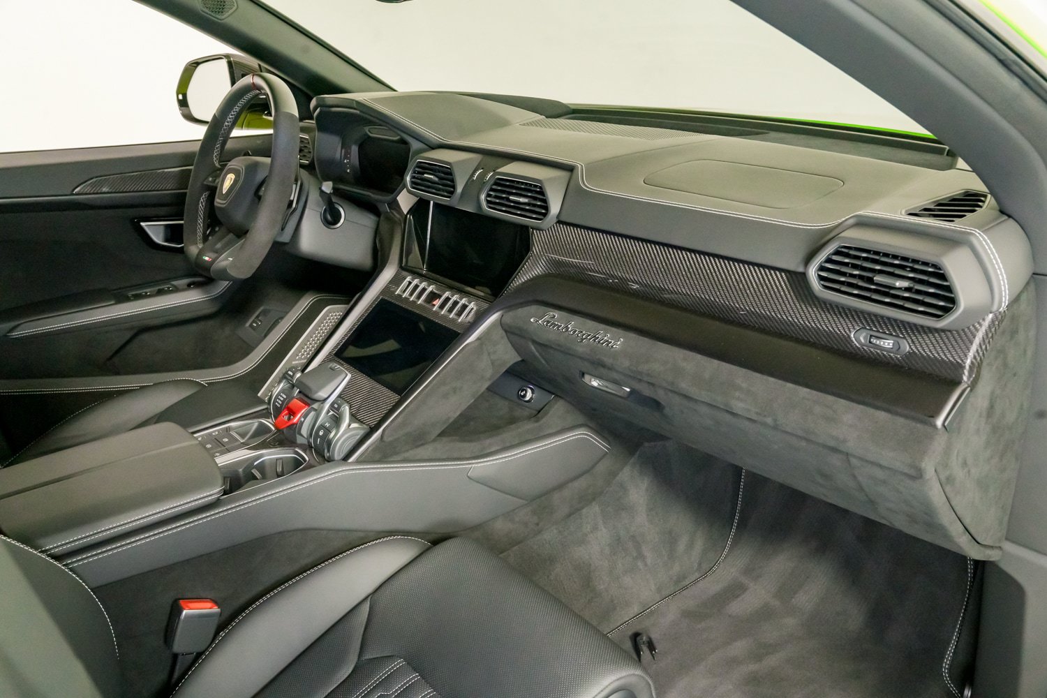 Used 2024 Lamborghini Urus Performante AWD/4WD image 29