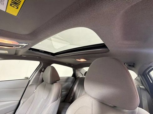Certified 2025 Hyundai Elantra SEL FWD image 24