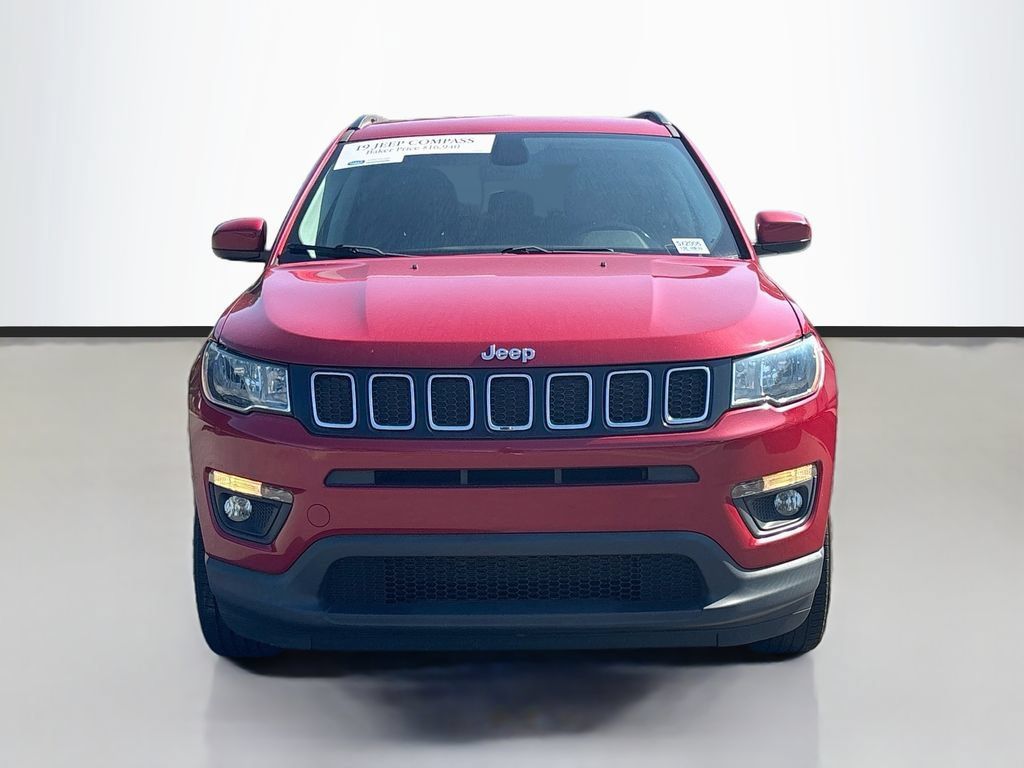 Used 2019 Jeep Compass Latitude w/ Cold Weather Group AWD/4WD image 7