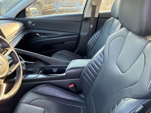 Used 2023 Hyundai Elantra Limited image 28