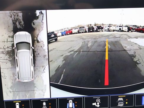 Used 2023 GMC Yukon XL SLT w/ SLT Premium Package image 23