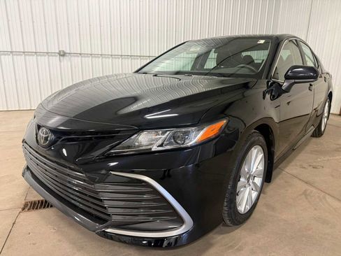 Certified 2023 Toyota Camry LE FWD image 1