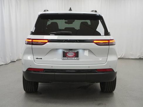 Used 2023 Jeep Grand Cherokee Altitude image 10