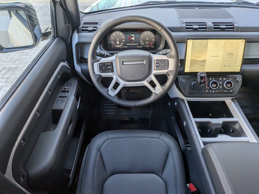 New 2026 Land Rover Defender 110 X-Dynamic SE AWD/4WD image 16