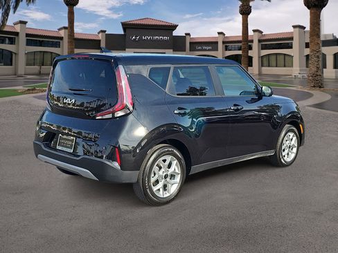 Used 2025 Kia Soul LX image 8
