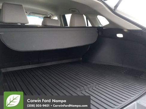 Used 2022 Toyota Venza LE image 29