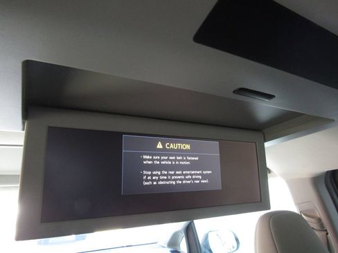 Used 2015 Toyota Sienna XLE Premium FWD image 36
