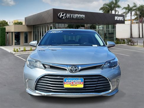 Used 2017 Toyota Avalon XLE image 8