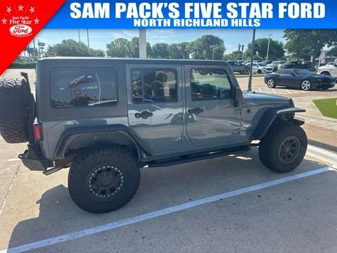 Used 2015 Jeep Wrangler Unlimited Sahara w/ Connectivity Group AWD/4WD image 7