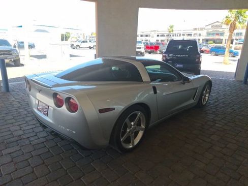 Used 2006 Chevrolet Corvette Coupe w/ Preferred Equipment Group RWD image 4