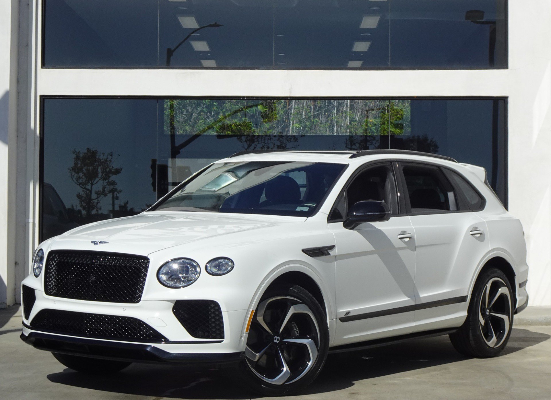 Used 2022 Bentley Bentayga AWD/4WD image 3