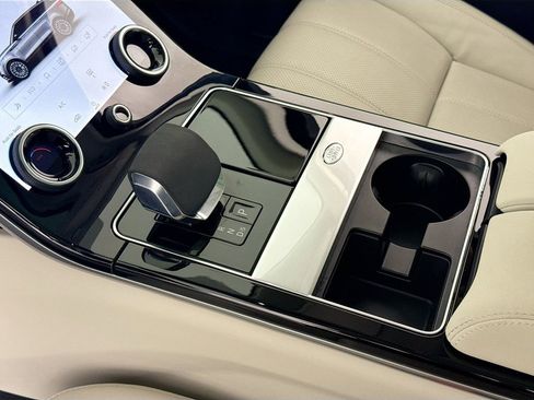 Used 2022 Land Rover Range Rover Velar R-Dynamic S image 21