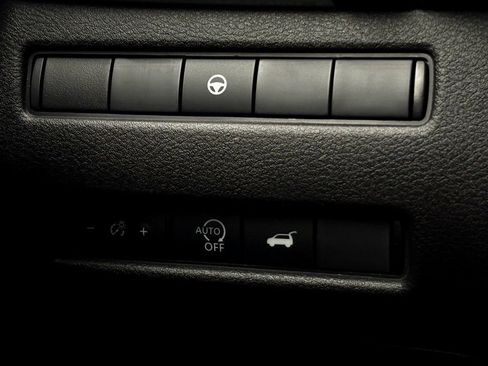 Used 2024 Nissan Rogue SV FWD image 27
